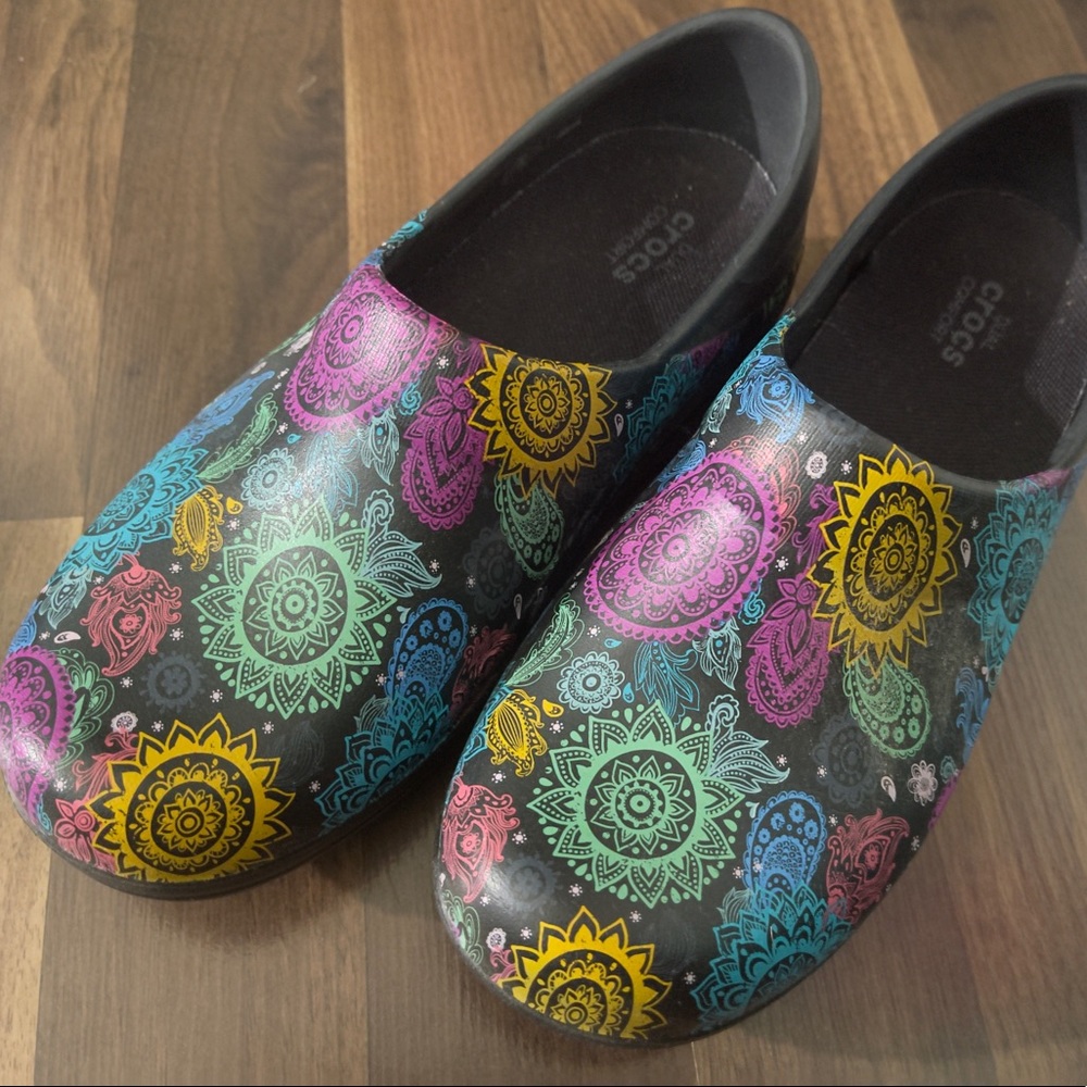 Women’s Crocs Neria Pro Work Clog size 6